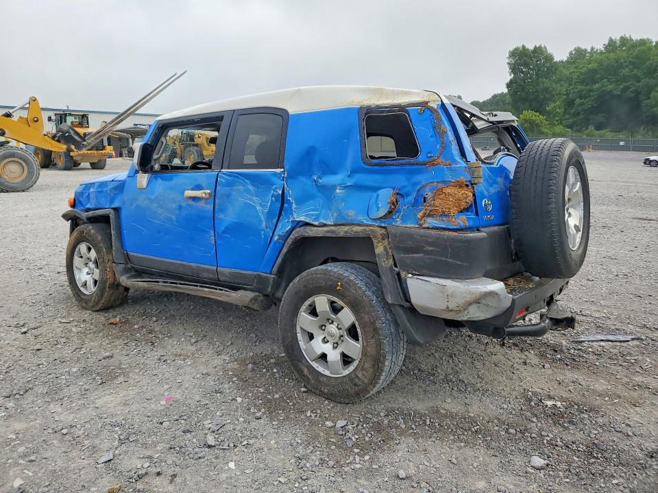 2007 Toyota Fj cruiser VIN JTEBU11F170016168 COPART salvage auction — ROLLOVER, Tn - Salvage Certificate, sold $1,550 on 2026-07-28 (photo 2)