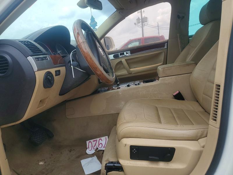 2010 Volkswagen Touareg VIN WVGBF7A95AD004354 COPART salvage auction — NORMAL WEAR, Fl - Certificate Of Title, sold $175 on 2026-08-03 (photo 7)