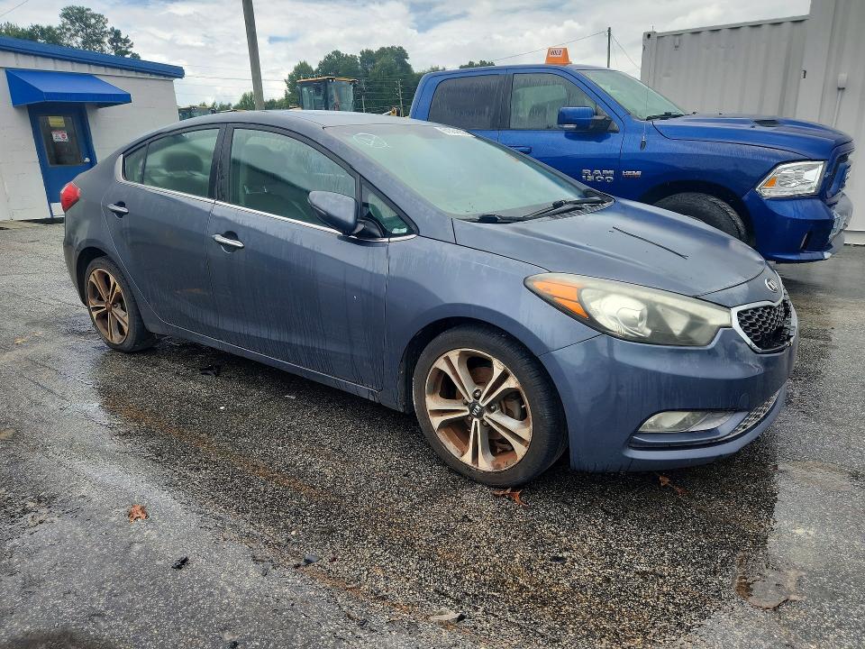 2015 Kia Forte VIN KNAFZ4A8XF5263665 COPART salvage auction — MINOR DENT/SCRATCHES, Salvage Title, sold $575 on 2026-07-27 (photo 4)