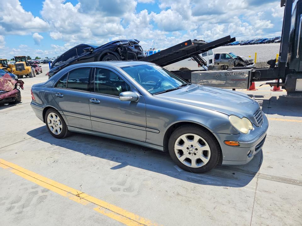 2005 Mercedes-benz C-klasse VIN WDBRF81J75F671373 COPART salvage auction — SIDE, Ky - Cert Of Title-Salvage, sold $375 on 2026-08-20 (photo 4)