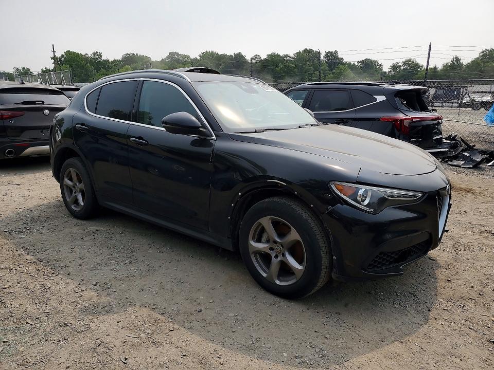 2021 Alfa romeo Stelvio VIN ZASPAKAN1M7D11913 COPART salvage auction — FRONT END, Md - Certificate Of Title, sold $3,700 on 2026-08-04 (photo 4)