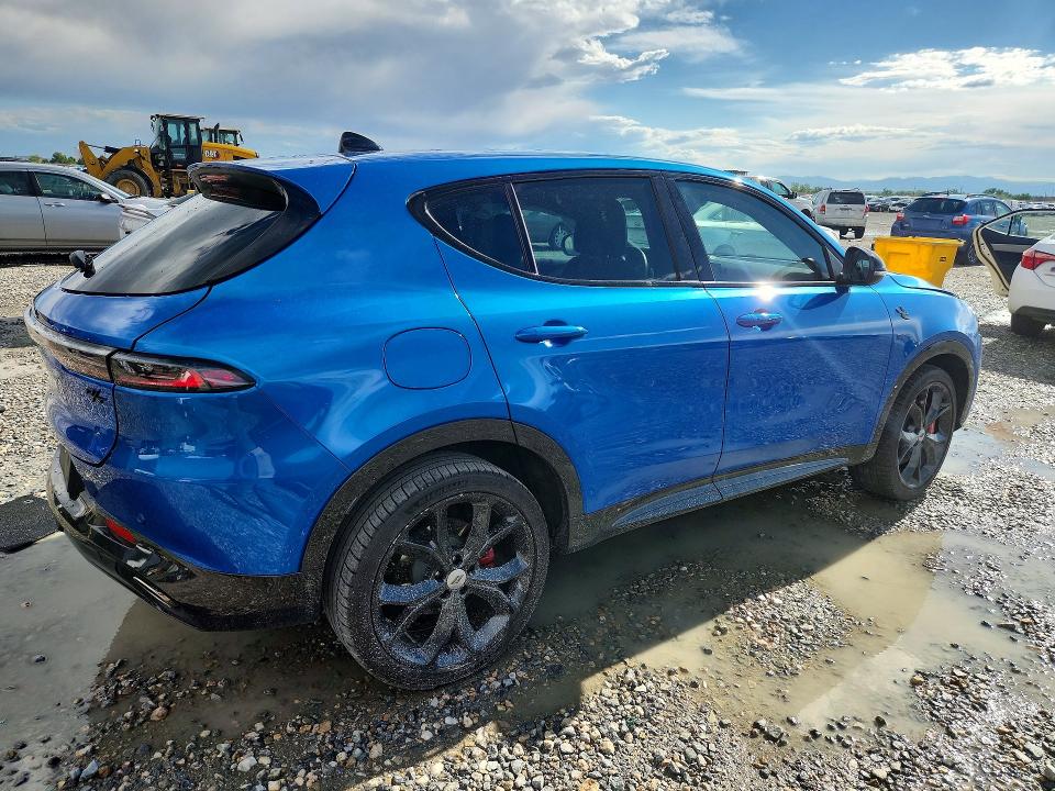 2024 Dodge Hornet VIN ZACPDFCW5R3A20670 COPART salvage auction — SIDE, Co - Salvage Title, sold $7,400 on 2026-08-11 (photo 3)