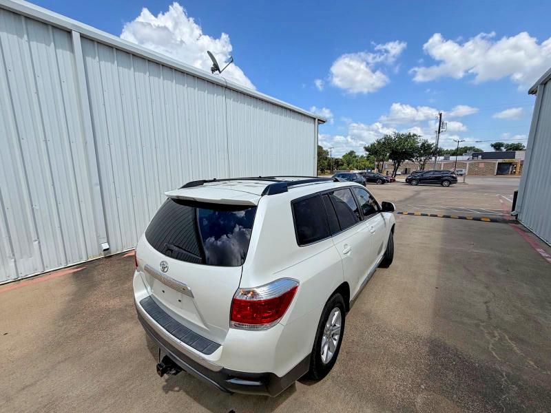 2013 Toyota Highlander VIN 5TDZK3EH0DS096099 COPART salvage auction — MINOR DENT/SCRATCHES, TX - CERTIFICATE OF TITLE (P), sold $1,450 on 2026-07-27 (photo 4)