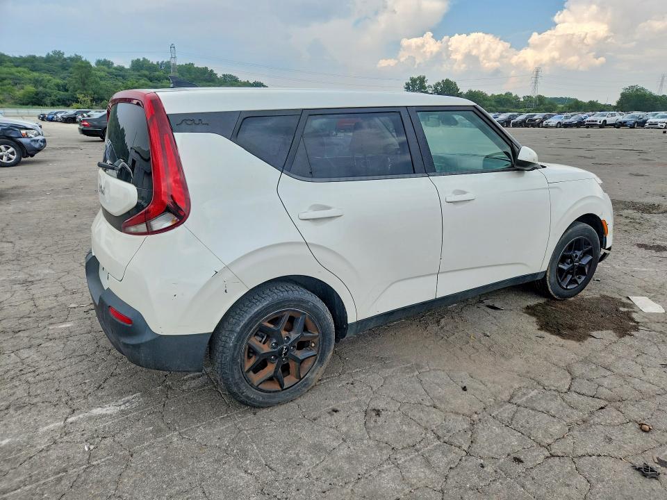 2022 Kia Soul VIN KNDJ23AU6N7816551 COPART salvage auction — MINOR DENT/SCRATCHES, Il - Certificate Of Title, sold $250 on 2026-07-28 (photo 3)