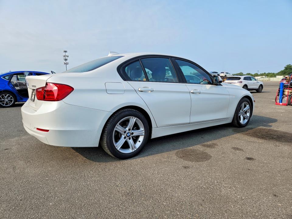 2013 BMW 3er VIN WBA3C3C59DF983192 COPART salvage auction — REAR END, Ny - Mv-907A Salvage Certificate, sold $1,500 on 2026-08-03 (photo 3)