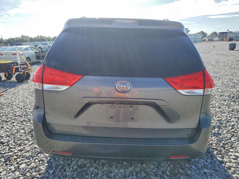 2011 Toyota Sienna VIN 5TDDK3DC5BS016843 COPART salvage auction — FRONT END, Fl - Cert Of Ttl-Rebuilt&Slvg Rbld, sold $1,600 on 2026-07-31 (photo 6)