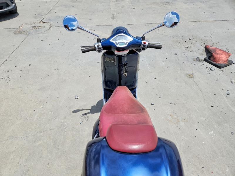 2015 Vespa Primavera VIN ZAPC536B4F5100184 COPART salvage auction — MINOR DENT/SCRATCHES, Fl - Certificate Of Title, sold $375 on 2026-07-27 (photo 6)