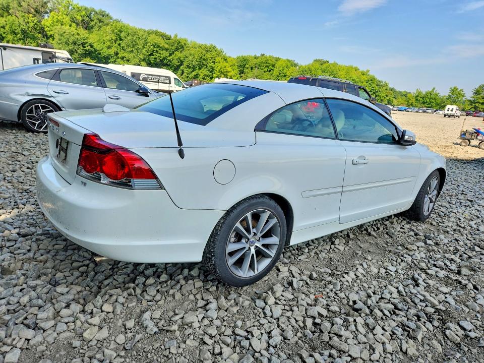 2010 Volvo C70 VIN YV1672MC7AJ092087 COPART salvage auction — WATER/FLOOD, Nj - Cert Of Title-Salvage Flood, sold $200 on 2026-08-17 (photo 3)