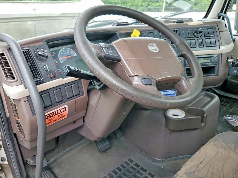 2014 Volvo VIN 4V4M19EG4EN182521 COPART salvage auction — MINOR DENT/SCRATCHES, Il - Certificate Of Title (P), sold $3,050 on 2026-08-18 (photo 8)