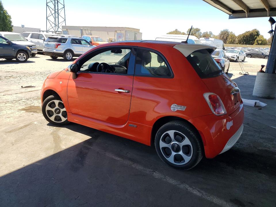 2015 Fiat 500 VIN 3C3CFFGEXFT652916 COPART salvage auction — MINOR DENT/SCRATCHES, Ca - Dis/Dlr/Exp Only Clean Title, sold $700 on 2026-08-04 (photo 2)