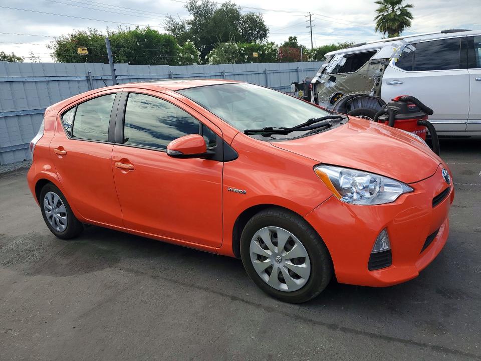 2013 Toyota Prius c VIN JTDKDTB36D1038340 COPART salvage auction — MINOR DENT/SCRATCHES, Ca - Dis/Dlr/Exp Only Clean Title, sold $1,200 on 2026-07-30 (photo 4)