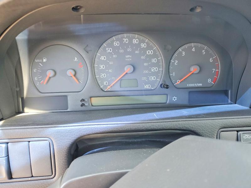 2000 Volvo V70 VIN YV1LZ56D0Y2729037 COPART salvage auction — MINOR DENT/SCRATCHES, WA - BILL OF SALE, sold $275 on 2026-08-10 (photo 9)