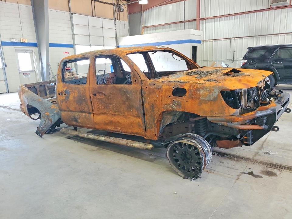 2012 Toyota Tacoma VIN 5TFLU4EN9CX044376 COPART salvage auction — BURN, VA - NON-REPAIRABLE CERTIFICATE, sold $375 on 2026-07-24 (photo 4)
