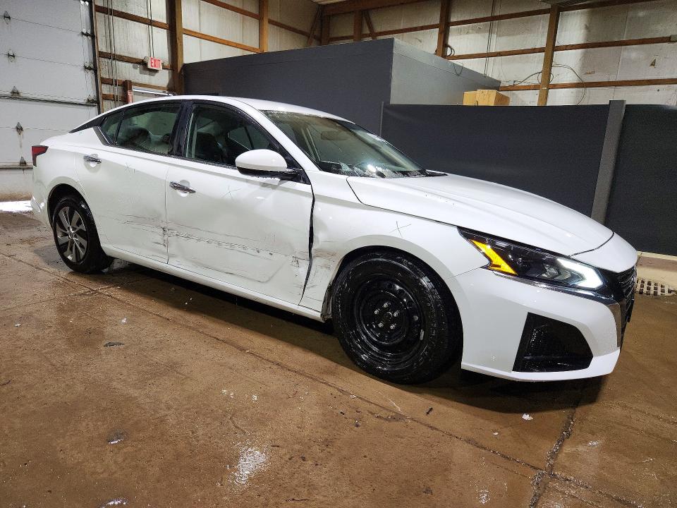 2023 Nissan Altima VIN 1N4BL4BVXPN368026 COPART salvage auction — SIDE, OH - CERT OF TITLE-SALVAGE, sold $2,750 on 2026-07-27 (photo 4)