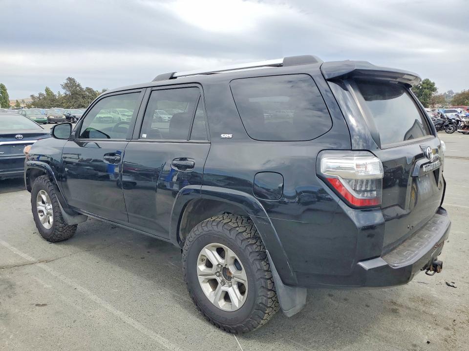 2021 Toyota 4runner VIN JTEMU5JR3M5886822 COPART salvage auction — NORMAL WEAR, Va - Dis/Dlr/Exp Only Clean Title (P), sold $15,800 on 2026-07-28 (photo 2)