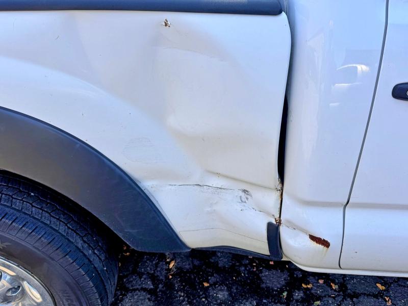 2012 Toyota Tacoma VIN 5TFPX4EN5CX007494 COPART salvage auction — MINOR DENT/SCRATCHES, CT - CERTIFICATE OF TITLE (P), sold $1,600 on 2026-07-10 (photo 9)