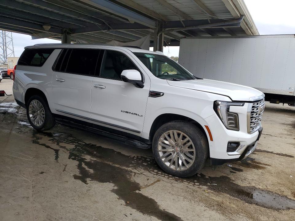 2025 Gmc Yukon xl VIN 1GKS2JRL4SR344875 COPART salvage auction — MINOR DENT/SCRATCHES, CA - CERTIFICATE OF TITLE, sold $30,500 on 2026-07-27 (photo 4)
