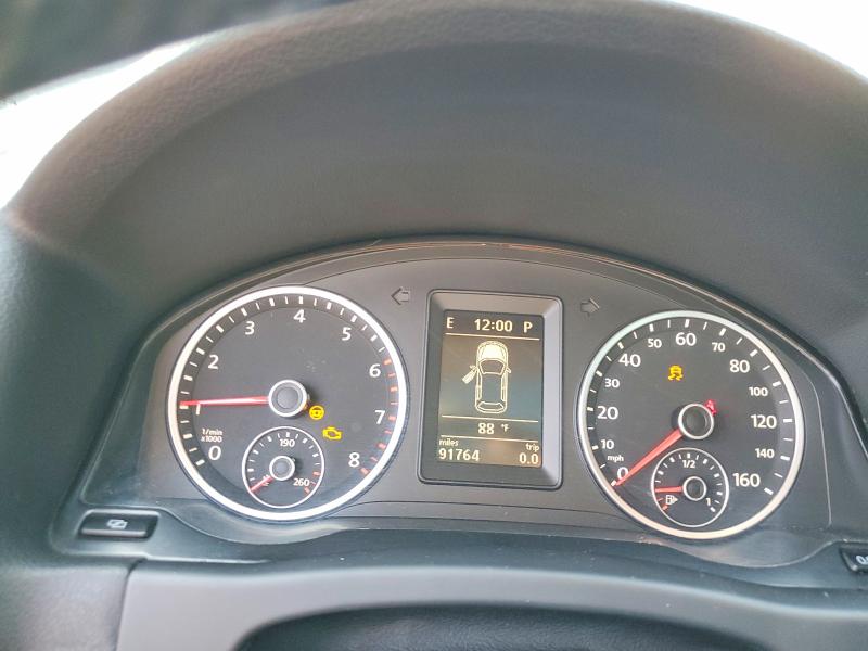 2010 Volkswagen Tiguan VIN WVGBV7AXXAW510655 COPART salvage auction — MINOR DENT/SCRATCHES, CO - CERTIFICATE OF TITLE, sold $825 on 2026-07-09 (photo 9)