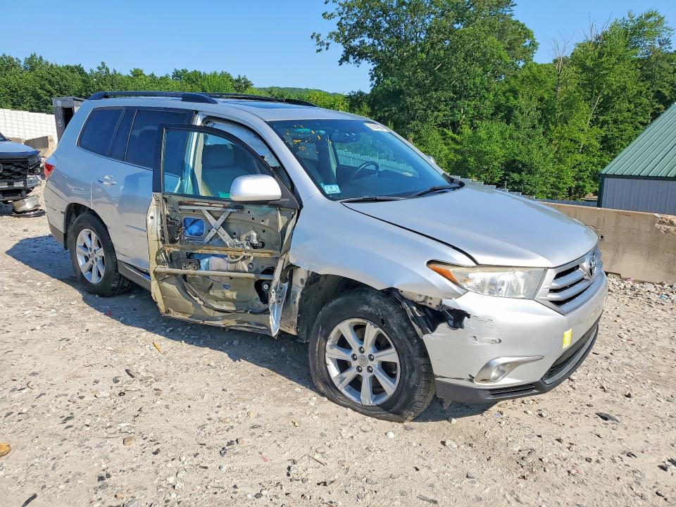2011 Toyota Highlander VIN 5TDBK3EH3BS091834 COPART salvage auction — SIDE, MA - CERT OF TITLE-RECONSTRCTD COLL, sold $575 on 2026-07-22 (photo 4)