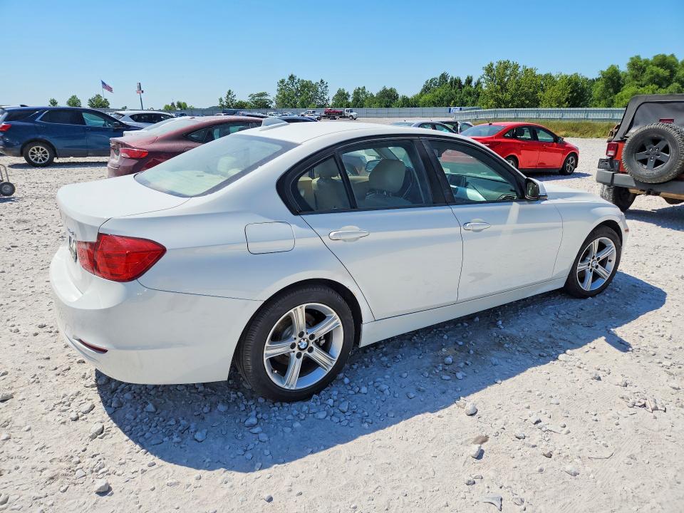 2013 BMW VIN WBA3B5G55DNP40509 COPART salvage auction — NORMAL WEAR, Mi - Dealer Only Clean Title, sold $800 on 2026-08-14 (photo 3)