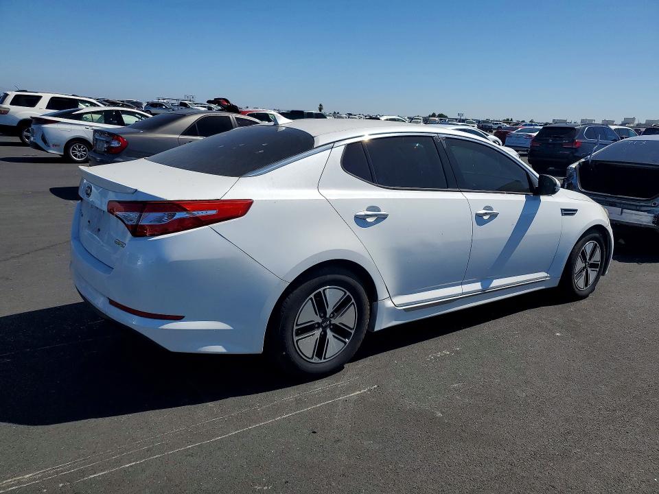 2011 Kia Optima hybrid VIN KNAGM4AD2B5006588 COPART salvage auction — MINOR DENT/SCRATCHES, Ca - Dis/Dlr/Exp Only Clean Title, sold $1,450 on 2026-07-13 (photo 3)