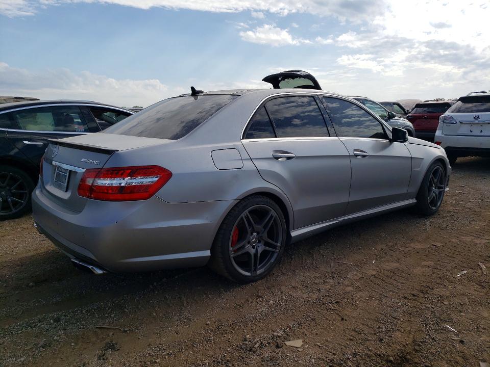 2013 Mercedes-benz E-klasse amg VIN WDDHF7EB3DA732231 COPART salvage auction — NORMAL WEAR, Il - Cert Of Title-Rebuilt, sold $3,800 on 2026-07-30 (photo 3)