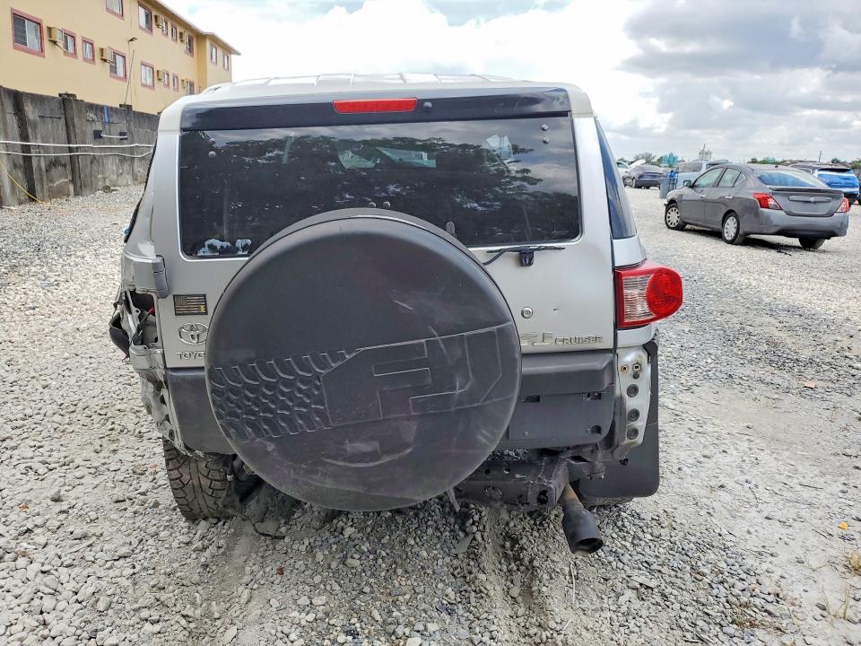 2007 Toyota Fj cruiser VIN JTEBU11F970008013 COPART salvage auction — ROLLOVER, FL - CERT OF TITLE SLVG REBUILDABLE, sold $1,150 on 2026-07-21 (photo 6)