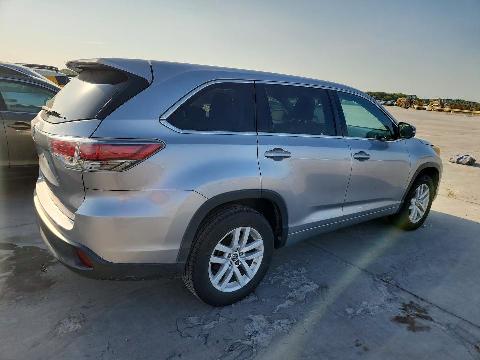 2016 Toyota Highlander VIN 5TDZARFH9GS023158 COPART salvage auction — NORMAL WEAR, Tx - Certificate Of Title (P), sold $8,300 on 2026-08-31 (photo 3)