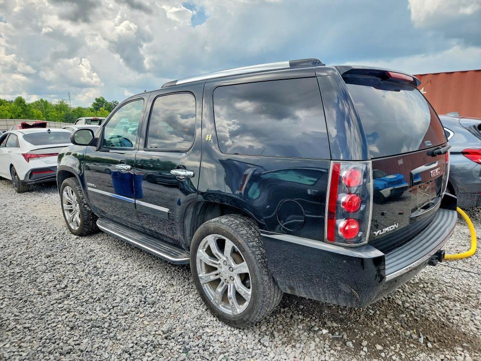 2010 Gmc Yukon VIN 1GKUKGEJ4AR160888 COPART salvage auction — MINOR DENT/SCRATCHES, AL - CERTIFICATE OF TITLE (P), sold $1,200 on 2026-07-22 (photo 2)