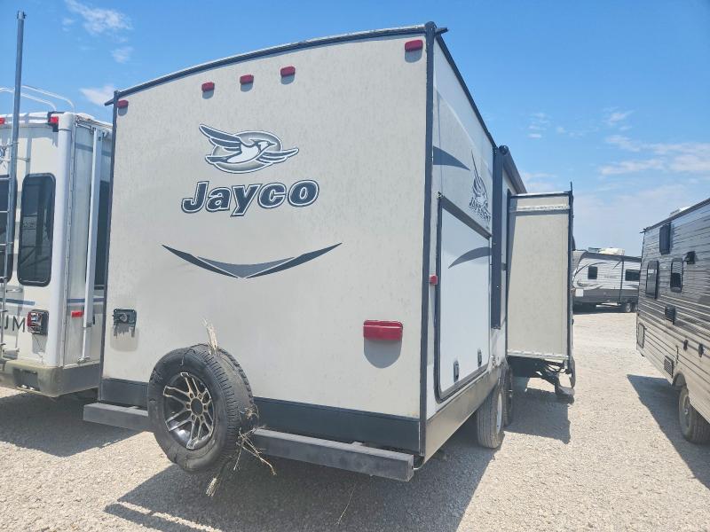 2016 Jayco jay Jay flight VIN 1UJBJ0BP8G1TU0145 COPART salvage auction — WATER/FLOOD, TX - SALVAGE TITLE-FLOOD DAMAGE, sold $2,350 on 2026-08-18 (photo 4)