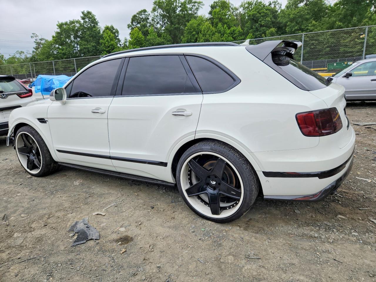 2017 Bentley Bentayga VIN SJAAC2ZV7HC012602 COPART salvage auction — Front End, S1 - Salvage Title, sold $26,250 on 2026-09-24 (photo 2)