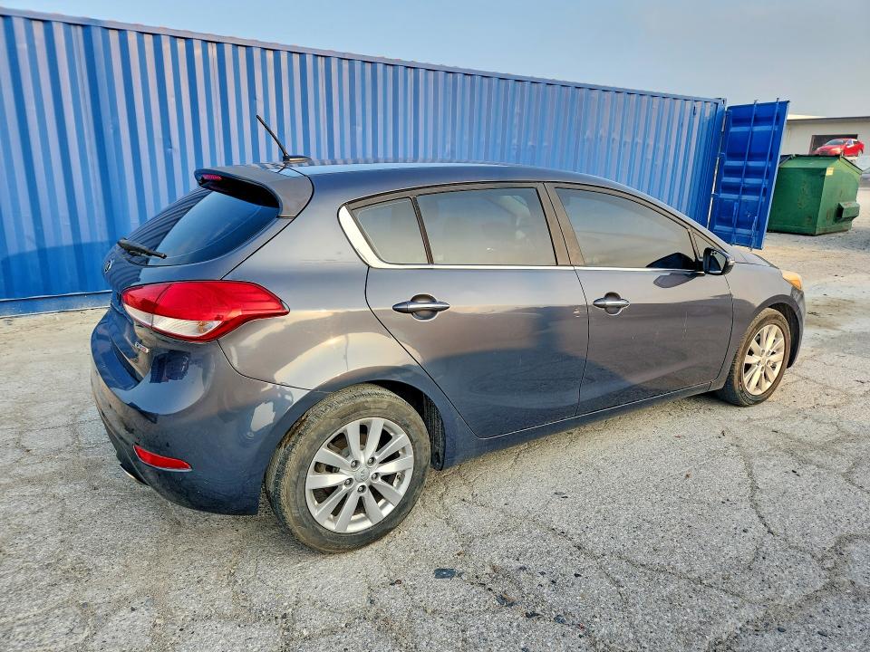2015 Kia Forte VIN KNAFX5A83F5295031 COPART salvage auction — NORMAL WEAR, In - Certificate Of Title, sold $500 on 2026-07-31 (photo 3)