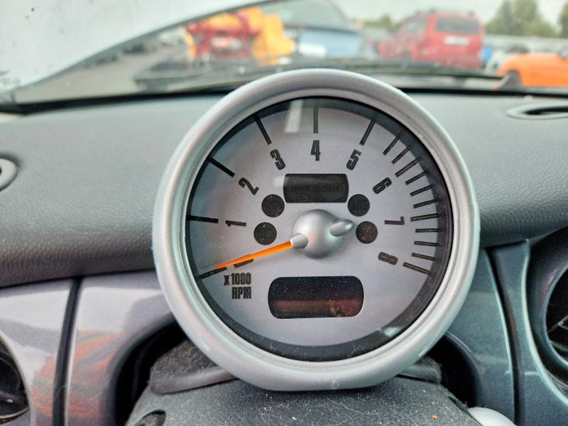 2004 Mini Cooper VIN WMWRC33434TJ62740 COPART salvage auction — MINOR DENT/SCRATCHES, CA - DIS/DLR/EXP ONLY CLEAN TITLE, sold $225 on 2026-07-20 (photo 9)