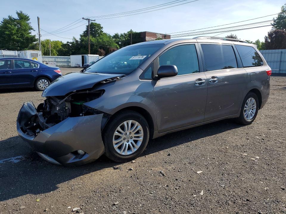 2017 Toyota Sienna VIN 5TDYZ3DC5HS813678 COPART salvage auction — FRONT END, CT - CERT OF TITLE-SALVAGE, sold $650 on 2026-07-24 (photo 1)