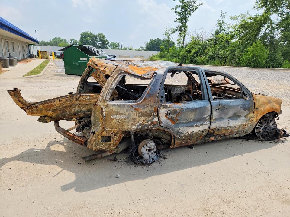 2006 Mercury Mariner VIN 4M2YU56136DJ00271 COPART salvage auction — BURN, WI - JUNKED VEHICLE BILL OF SALE, sold $275 on 2026-07-22 (photo 3)
