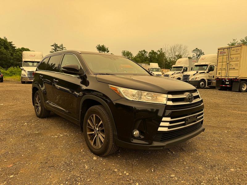 2018 Toyota Highlander VIN 5TDJZRFHXJS897290 — COPART salvage auction photo