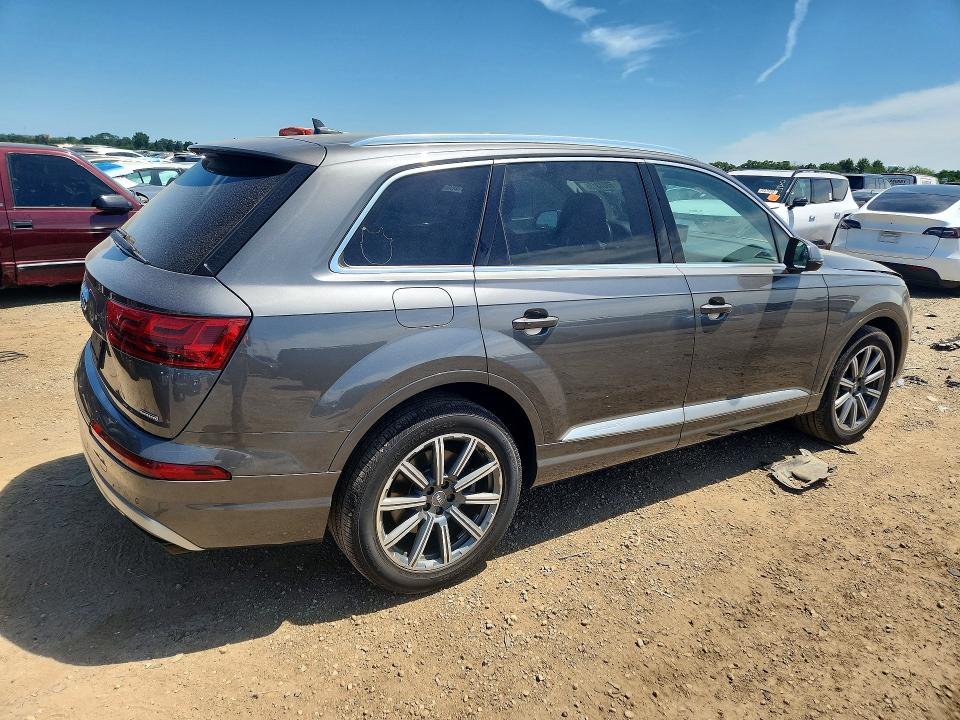 2019 Audi Q7 VIN WA1LAAF75KD040813 COPART salvage auction — MINOR DENT/SCRATCHES, IL - CERTIFICATE OF TITLE (P), sold $11,100 on 2026-07-28 (photo 3)