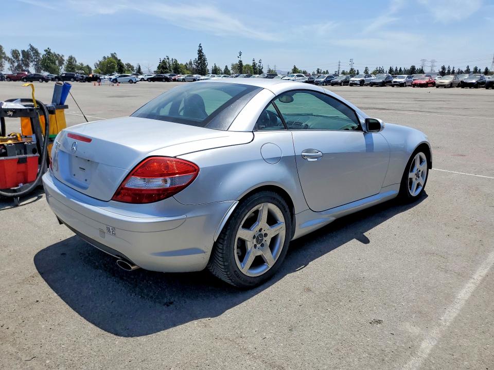2005 Mercedes-benz Slk-class VIN WDBWK56F15F061177 COPART salvage auction — FRONT END, HI - DIS/DLR/EXP ONLY CLEAN TITLE (P), sold $1,150 on 2026-08-18 (photo 3)