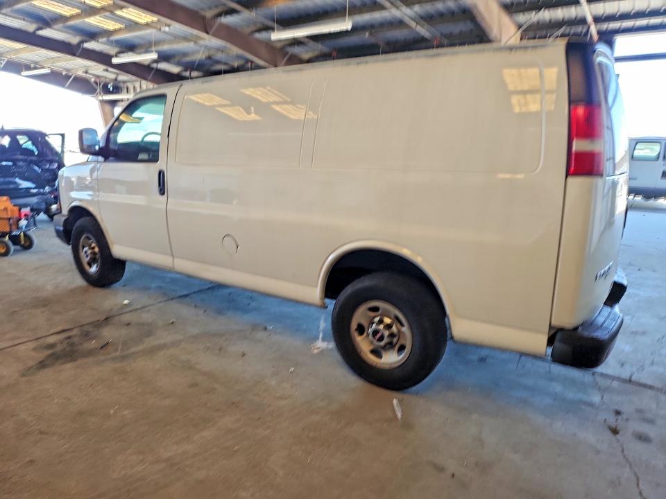 2013 Gmc Savana VIN 1GTW7FCA6D1101525 COPART salvage auction — MINOR DENT/SCRATCHES, CA - DIS/DLR/EXP ONLY CLEAN TITLE, sold $175 on 2026-07-30 (photo 2)