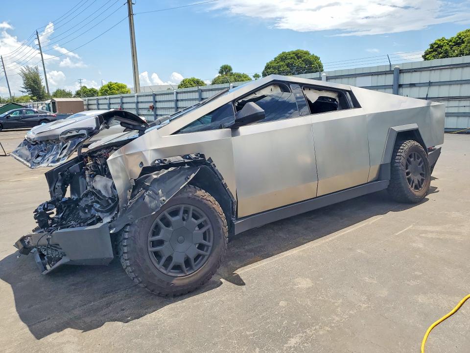 2024 Tesla Cybertruck VIN 7G2CEHEEXRA038443 — COPART salvage auction photo