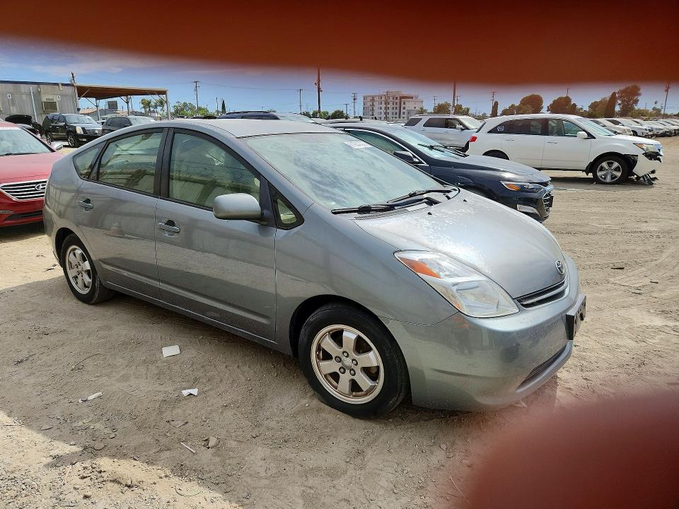 2004 Toyota Prius VIN JTDKB22U440109243 COPART salvage auction — NORMAL WEAR, CA - DIS/DLR/EXP ONLY CLEAN TITLE, sold $300 on 2026-07-27 (photo 4)