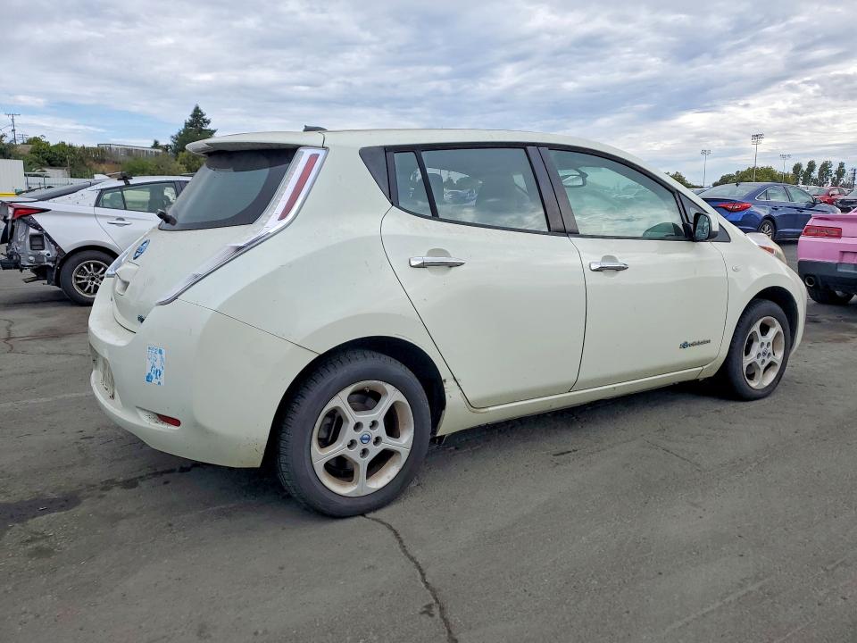 2011 Nissan Leaf VIN JN1AZ0CP6BT006652 COPART salvage auction — MINOR DENT/SCRATCHES, Ca - Dis/Dlr/Exp Only Clean Title, sold $425 on 2026-07-31 (photo 3)