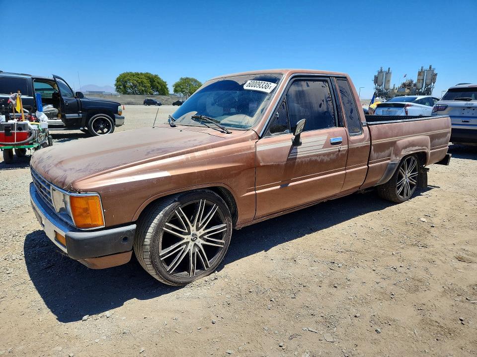 1986 Toyota Pickup VIN JT4RN56S3G7004690 COPART salvage auction — MINOR DENT/SCRATCHES, Ca - Dis/Dlr/Exp Only Clean Title, sold $2,600 on 2026-07-28 (photo 1)