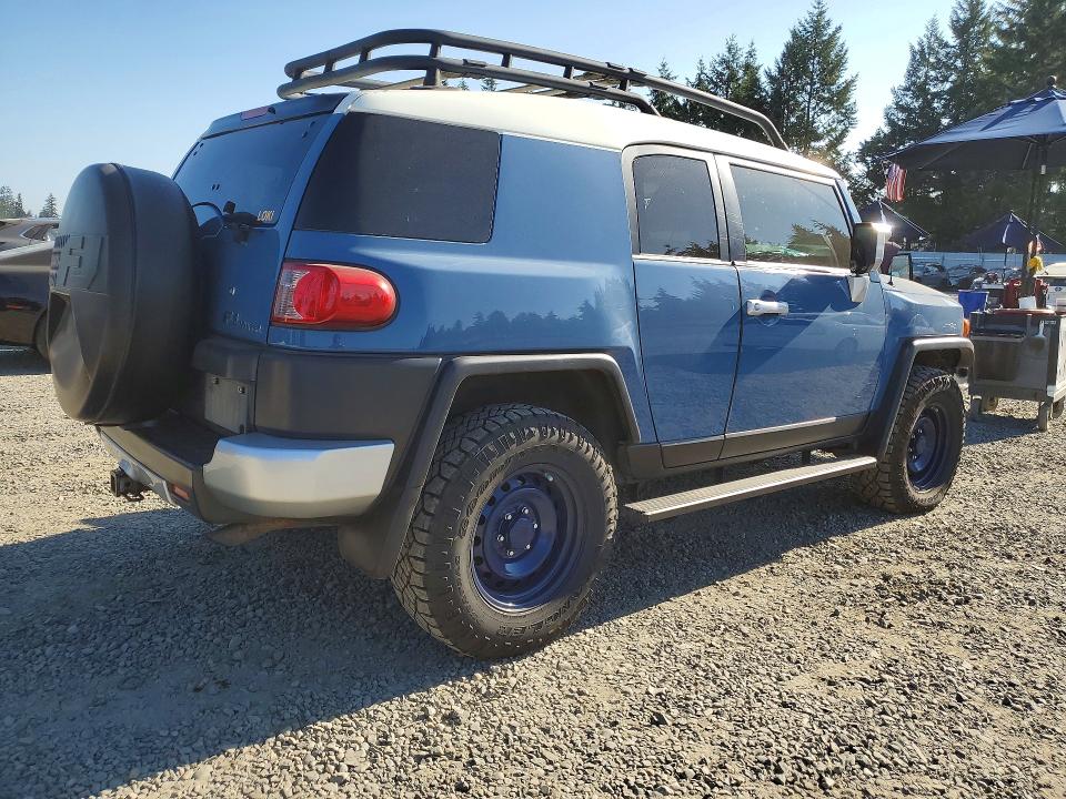 2011 Toyota Fj cruiser VIN JTEBU4BF8BK106429 COPART salvage auction — UNDERCARRIAGE, WA - BILL OF SALE, sold $10,000 on 2026-07-17 (photo 3)