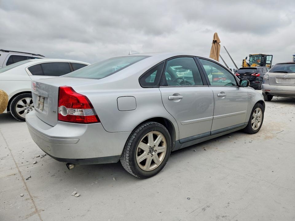 2005 Volvo S40 VIN YV1MS682952118445 COPART salvage auction — NORMAL WEAR, TX - CERTIFICATE OF TITLE (P), sold $150 on 2026-08-07 (photo 3)