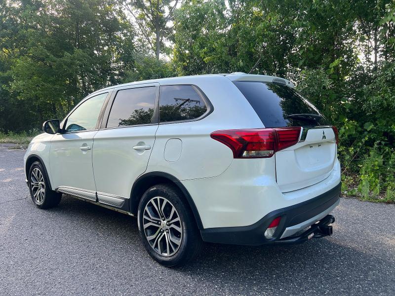 2016 Mitsubishi Outlander VIN JA4AZ3A34GZ037976 COPART salvage auction — NORMAL WEAR, Salvage Title, sold $2,800 on 2026-07-17 (photo 3)