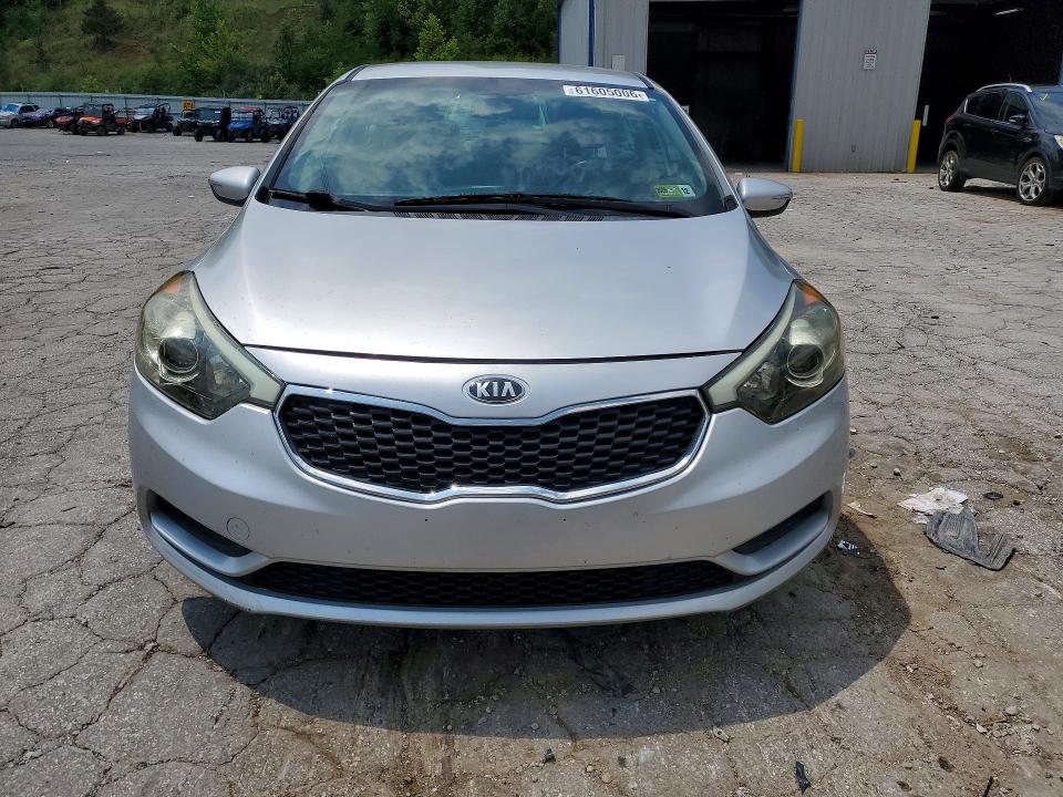 2014 Kia Forte VIN KNAFX4A67E5236457 COPART salvage auction — REAR END, Wv - Salvage Certificate, sold $375 on 2026-07-30 (photo 5)