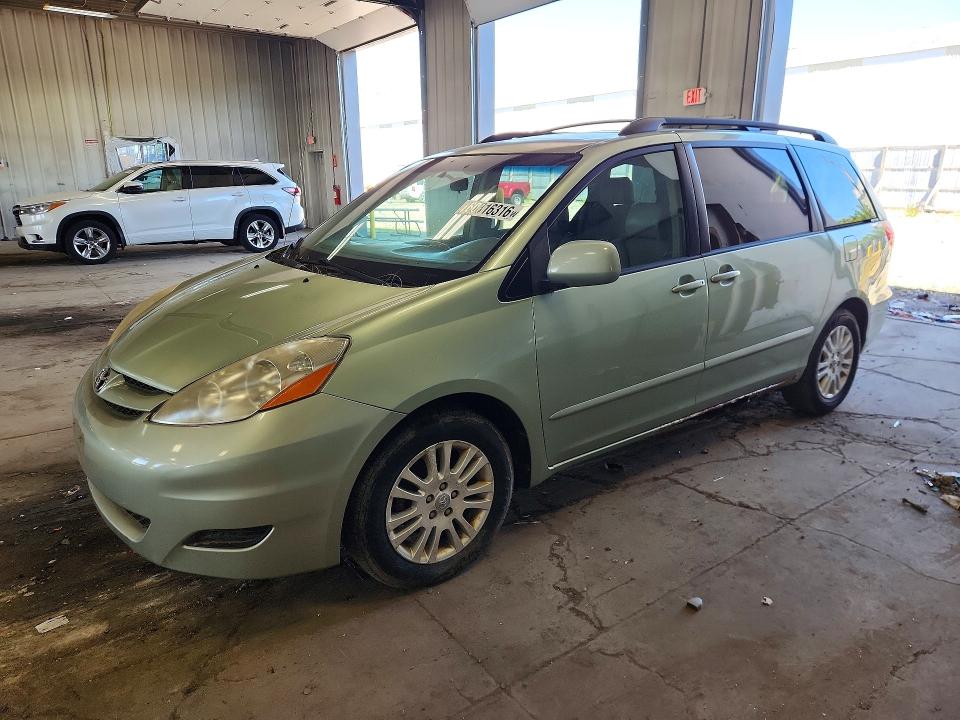 2008 Toyota Sienna VIN 5TDZK22C18S181414 COPART salvage auction — MINOR DENT/SCRATCHES, WI - CERTIFICATE OF TITLE, sold $800 on 2026-07-27 (photo 1)
