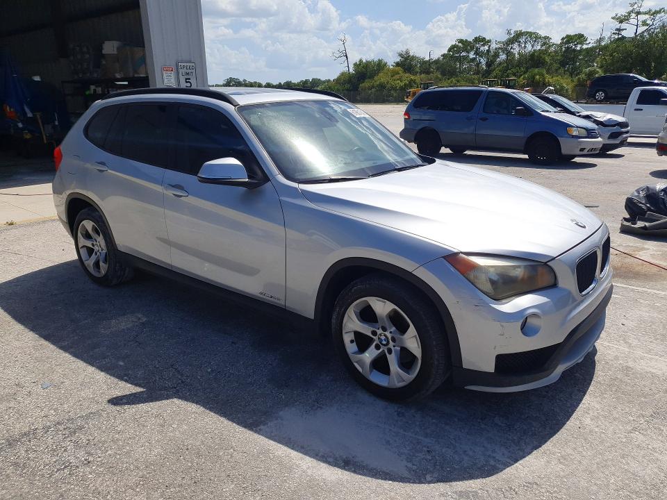 2015 BMW X1 VIN WBAVM1C54FV316422 COPART salvage auction — MINOR DENT/SCRATCHES, Fl - Certificate Of Title (P), sold $125 on 2026-07-29 (photo 4)