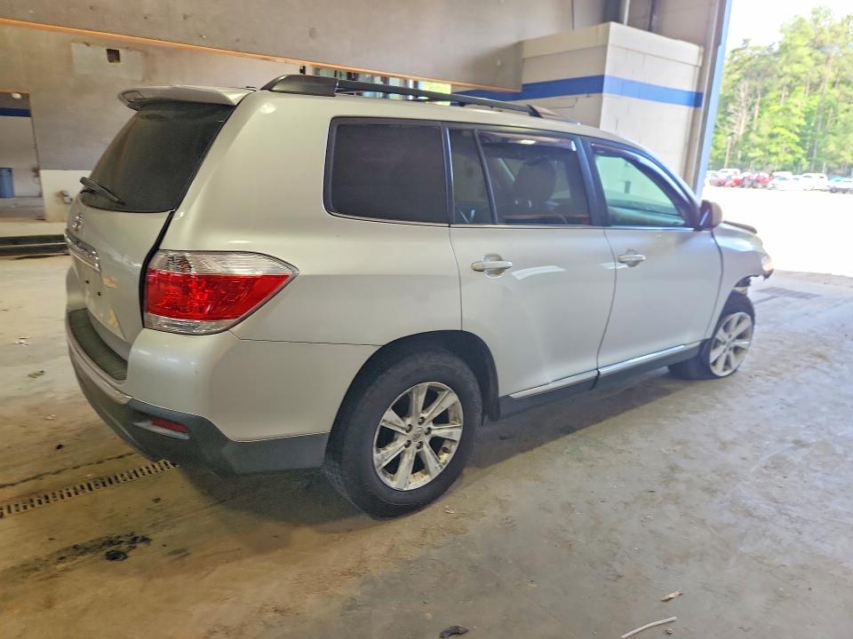 2011 Toyota Highlander VIN 5TDZK3EH1BS047958 COPART salvage auction — FRONT END, VA - CERT OF TITLE - SALVAGE, sold $1,450 on 2026-07-31 (photo 3)